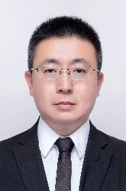 潘越